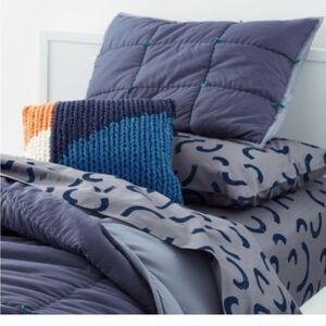 Crate&Kids pair(2) of standard shams-cotton blue w/green stitch accent.-NWT